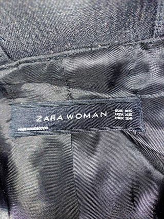 Abrigo negro de Zara 
