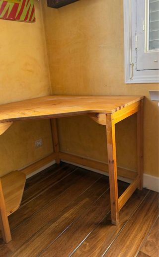 Mesa de estudio esquinera de madera