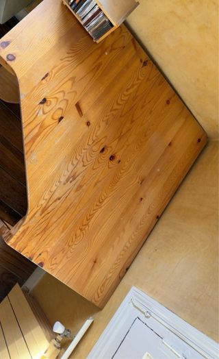 Mesa de estudio esquinera de madera