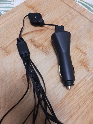 Cargador de coche para 10 móviles.