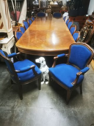 Nos quedan 8 sillas. Comedor.