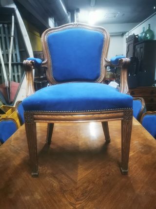 Nos quedan 8 sillas. Comedor.