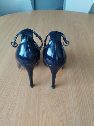 Zapatos tacón azul charol