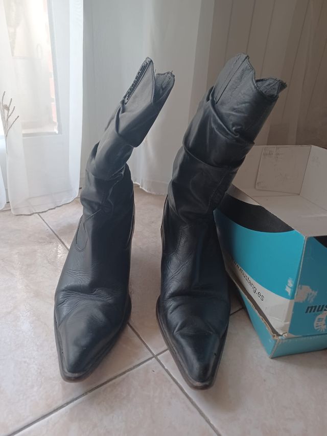 Botas de cuero negras