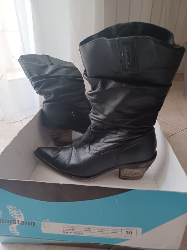 Botas de cuero negras
