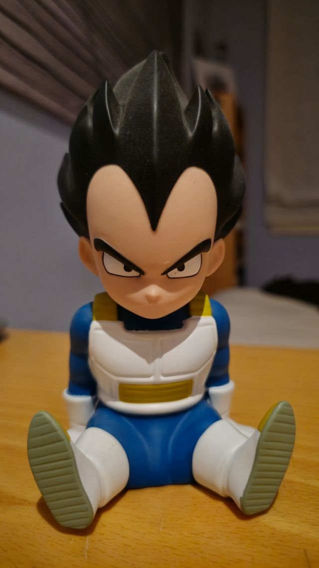 Hucha / figura Vegeta