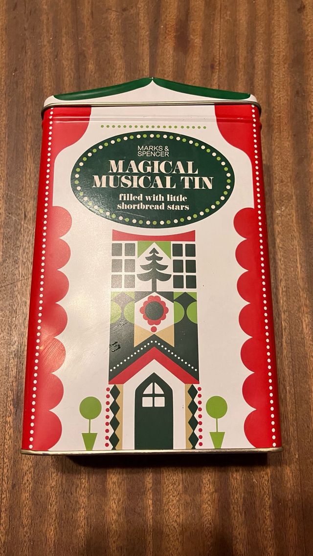 Caixa de metal musical