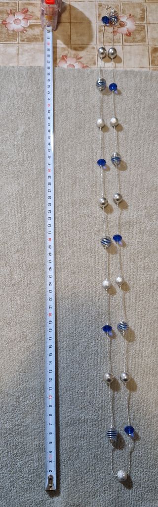 Collana in metallo e finte perle bianche e azzurre