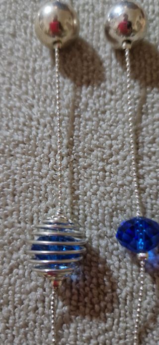 Collana in metallo e finte perle bianche e azzurre