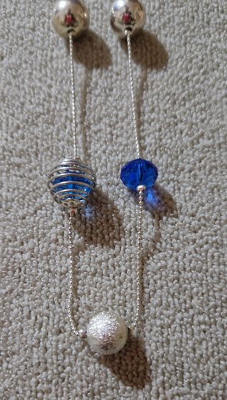 Collana in metallo e finte perle bianche e azzurre