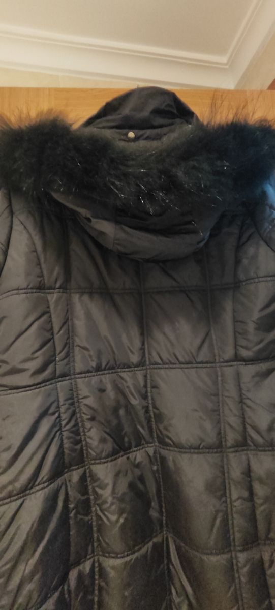 Parka de mujer. Marca Yera.