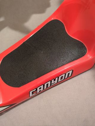 Patinete triciclo eléctrico Canyon para niños