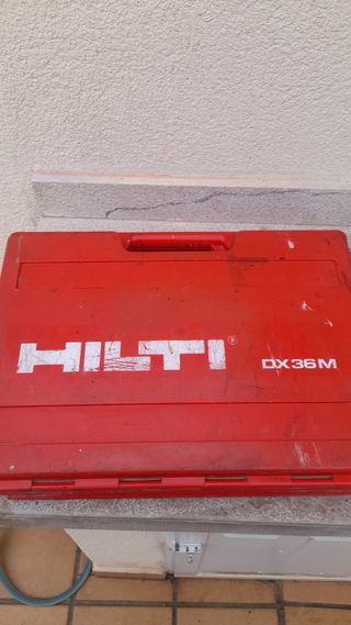 Clavadora HILTI en perfecto estado 