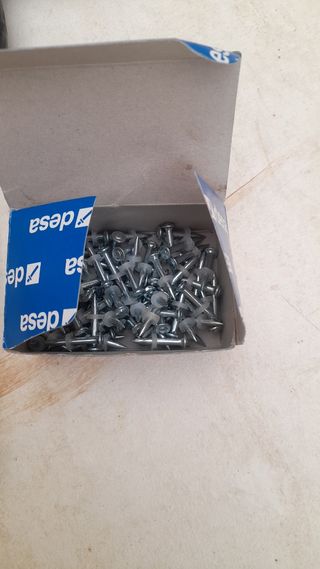 Clavadora HILTI en perfecto estado 