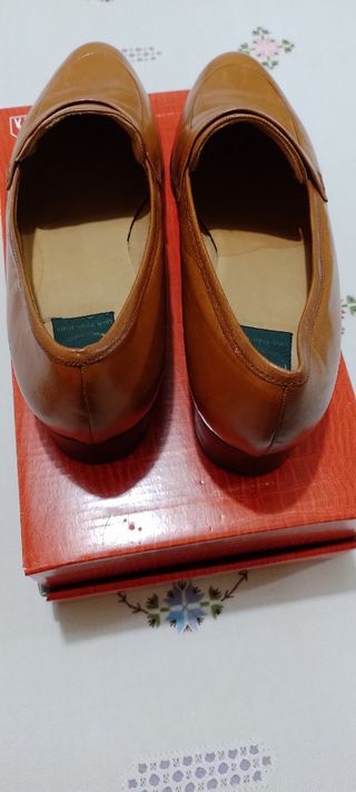 Zapato piel mujer tacón bajo y suela cuero