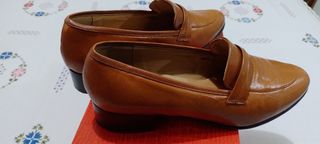 Zapato piel mujer tacón bajo y suela cuero