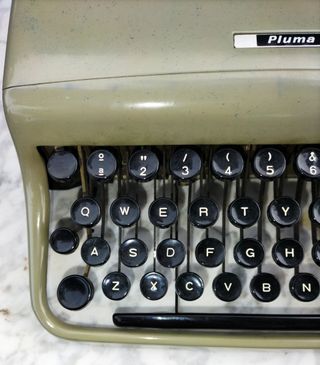 ANTIGUA MAQUINA DE ESCRIBIR
