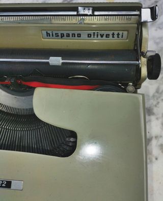 ANTIGUA MAQUINA DE ESCRIBIR