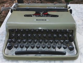 ANTIGUA MAQUINA DE ESCRIBIR