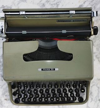 ANTIGUA MAQUINA DE ESCRIBIR