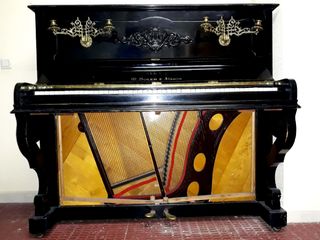 Piano vertical de estudio