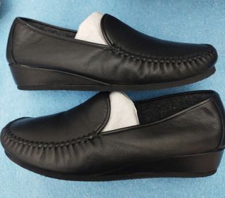 Pie 40. Mocasines Italianos de Señora. De Piel.