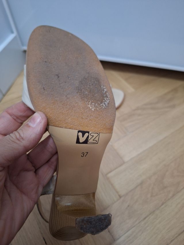 Scarpe da sposa beige con sandalo da donna