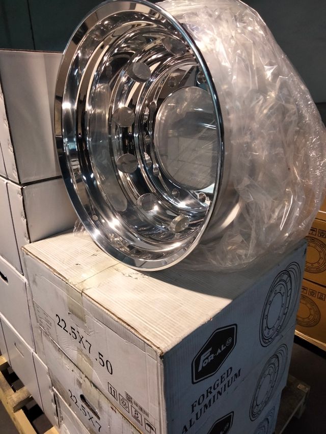 LLANTAS FOR AL DOLLY CAMION