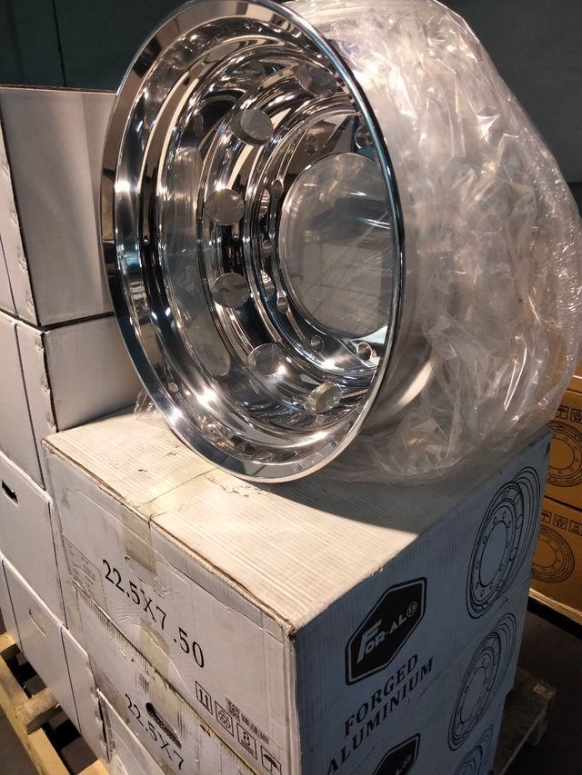 LLANTAS FOR AL DOLLY CAMION