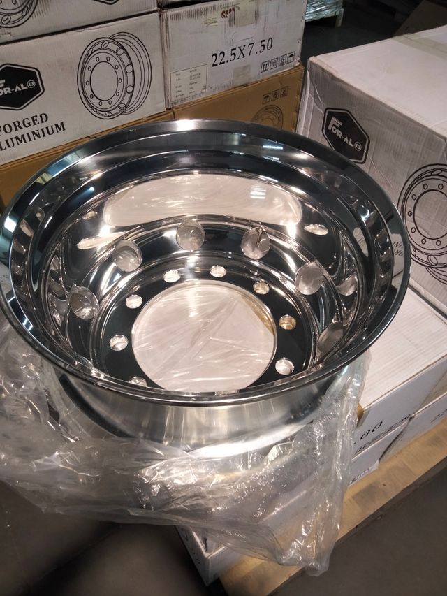 LLANTAS FOR AL DOLLY CAMION