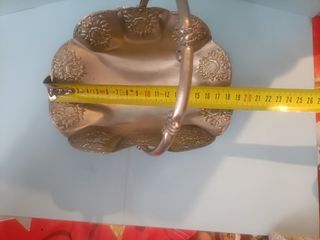 Cesta con asa móvil