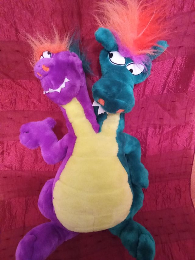 Peluche dragón de 2 cabezas.