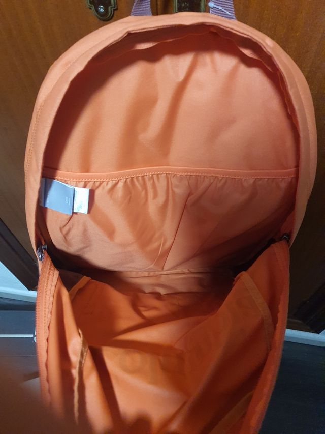 Mochila Columbia 22L naranja y vino
