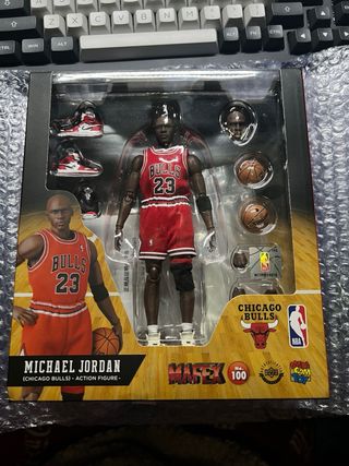 Mafex Michael Jordan ¡Hay un pequeño fallo!