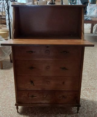 Consola con cartero