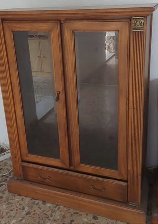 Set de comedor y vitrina 