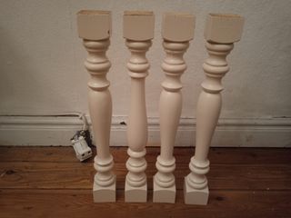 Palos de madera torneados