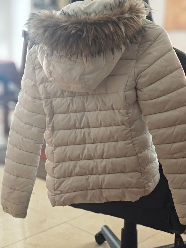 Abrigo ,plumas de niña