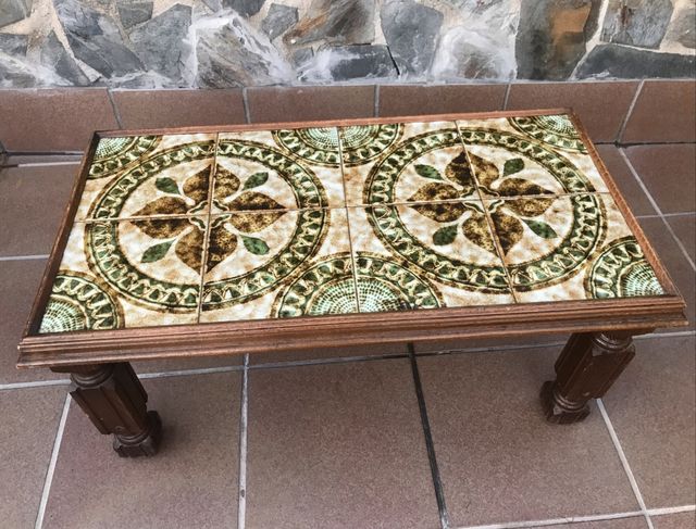 Mesa de centro con cerámica vintage