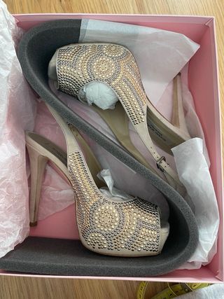 Zapato destalonado piel con tachuelas