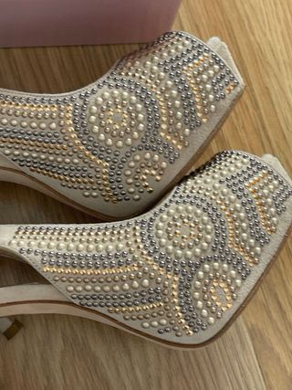 Zapato destalonado piel con tachuelas