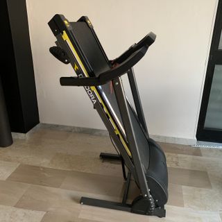 Rewo 200 è un tapis roulant pieghevole salvaspazio