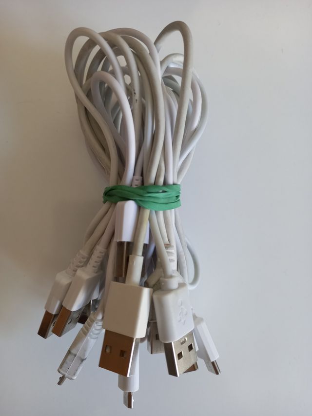 Cables de carga de teléfonos moviles