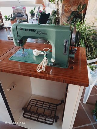 Máquina de coser refrey