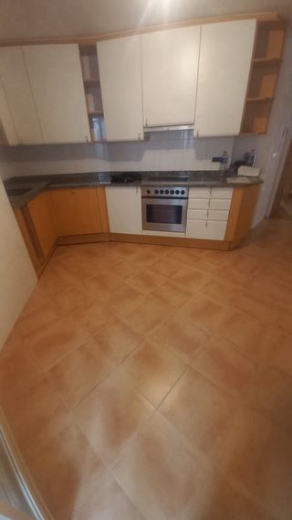 Se alquila piso sin muebles. solo gente con nómina