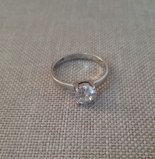 Anillo de plata primera ley y circonita