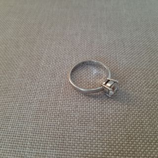 Anillo de plata primera ley y circonita