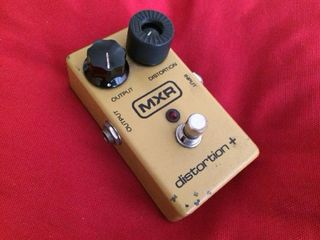 PEDAL MXR DISTORTION +