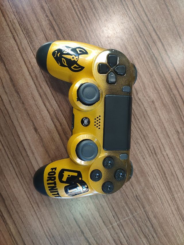 Controller esclusivo per PS4 Fortnite