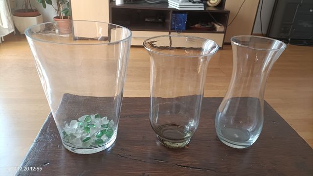 Tres floreros de cristal